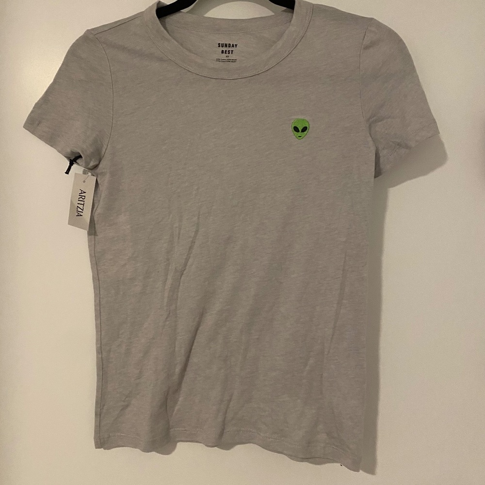 NWT Aritzia Sunday Best Alien T-shirt Size XS